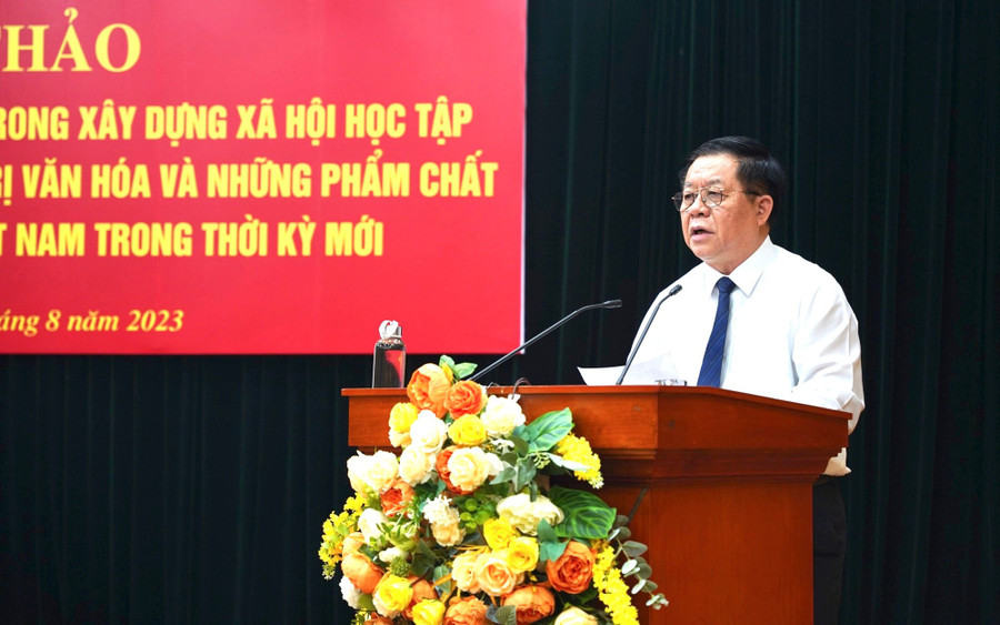 Đồng chí Nguyễn Trọng Nghĩa, Trưởng Ban Tuyên giáo T.Ư phát biểu chỉ đạo hội thảo.