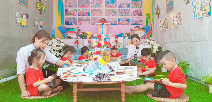 Cô trò cùng trải nghiệm các hoạt động trong Tuần lễ hưởng ứng học tập suốt đời năm 2023. Cô trò cùng trải nghiệm các hoạt động trong Tuần lễ hưởng ứng học tập suốt đời năm 2023.