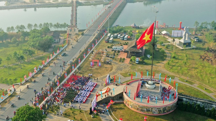 Lễ khai mạc lễ hội sẽ diễn ra tại Di tích Quốc gia đặc biệt Đôi bờ Hiền Lương - Bến Hải ngày 6/7. Lễ khai mạc lễ hội sẽ diễn ra tại Di tích Quốc gia đặc biệt Đôi bờ Hiền Lương - Bến Hải ngày 6/7.