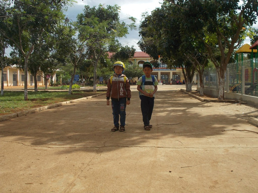 Các trường phải cấm việc bán sách đồ dùng cho học sinh