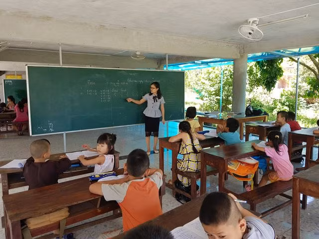 Ngôi chùa làng 16 năm mở lớp dạy học miễn phí cho học sinh - 4