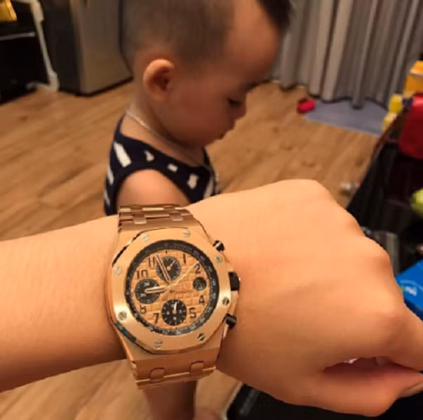 Cuộc sống sang chảnh của 2 chân dài là bạn thân cùng lấy đại gia - thiếu gia