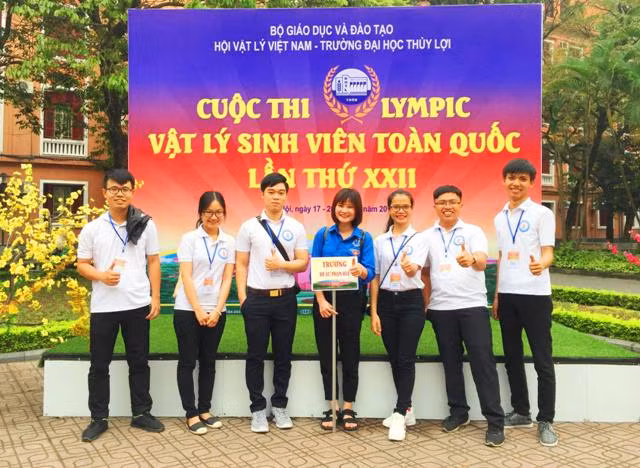 Đội tuyển Olympic Vật lý Trường Đại học sư phạm Huế luôn có thành tích cao mỗi khi tham dự Olympic sinh viên Vật lý toàn quốc