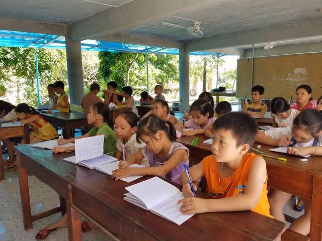 Ngôi chùa làng 16 năm mở lớp dạy học miễn phí cho học sinh - 3