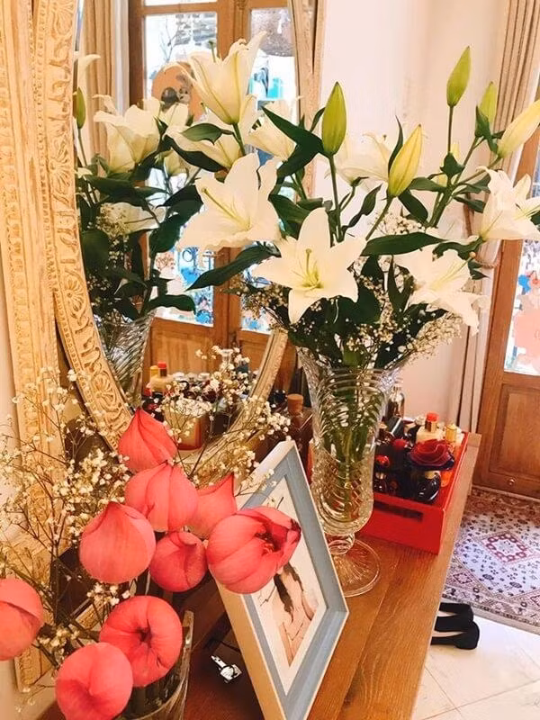 Cuộc sống sang chảnh của 2 chân dài là bạn thân cùng lấy đại gia - thiếu gia