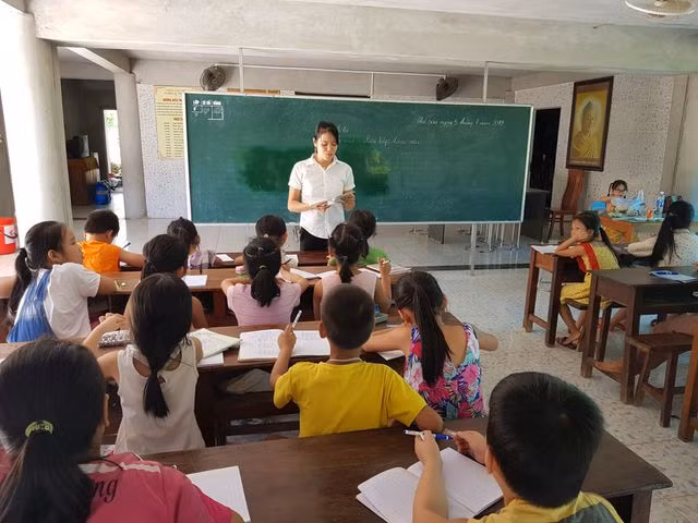 Ngôi chùa làng 16 năm mở lớp dạy học miễn phí cho học sinh - 2
