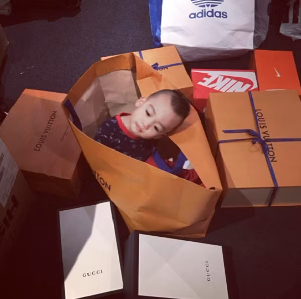 Cuộc sống sang chảnh của 2 chân dài là bạn thân cùng lấy đại gia - thiếu gia