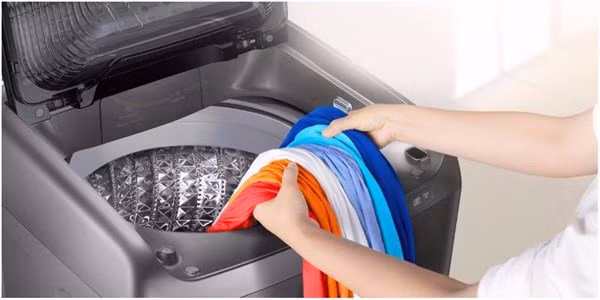 9 meo giat quan ao mua "am uot" vua nhanh kho lai thom tho, sach se - 4