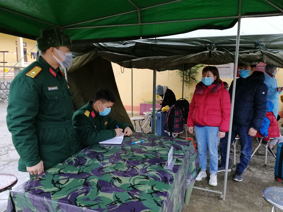 Trung đoàn 123 làm thủ tục đăng ký tiếp nhận công dân trở về. Trung đoàn 123 làm thủ tục đăng ký tiếp nhận công dân trở về.