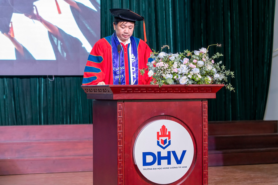 TS Trần Việt Anh, Phó hiệu trưởng ĐH Hùng Vương TPHCM phát biểu. TS Trần Việt Anh, Phó hiệu trưởng ĐH Hùng Vương TPHCM phát biểu.