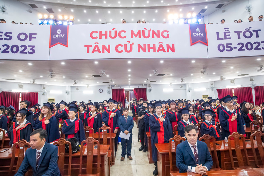 Quang cảnh lễ tốt nghiệp Quang cảnh lễ tốt nghiệp