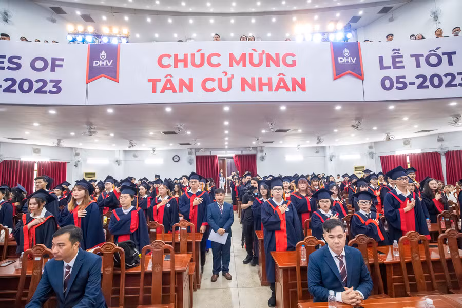 Quang cảnh lễ tốt nghiệp