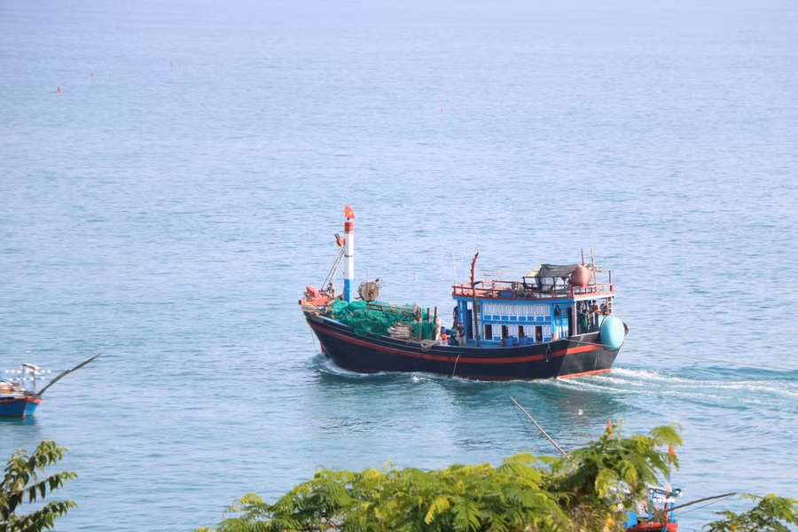 Kể từ 14 giờ ngày 27/10/2020 tỉnh Ninh Thuận nghiêm cấm tàu thuyền ra khơi đánh bắt đến khi tình hình ổn định.(Ảnh: Duy Quan).