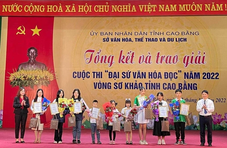 Cao Bằng trao giải Cuộc thi đại sứ văn hóa đọc năm 2022.