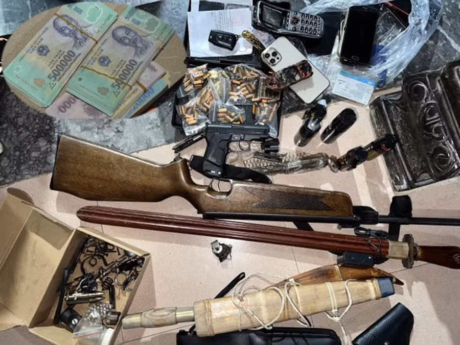 Một số tang vật vụ án bị lực lượng chức năng thu giữ.