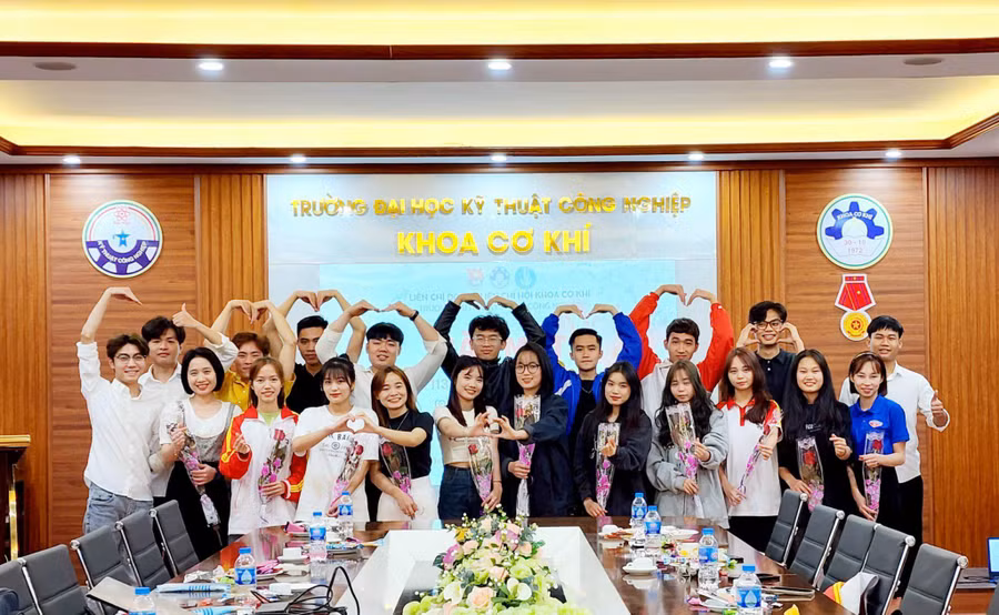 Khoa Cơ khí, trường Đại học Kỹ thuật Công nghiệp đã có nhiều hoạt đa dạng để giúp sinh viên nhanh chóng bắt nhịp.