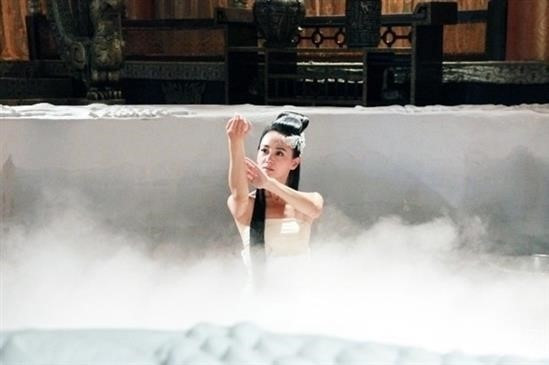 Hãy nhìn cách mà các đoàn làm phim quay cảnh phim tắm nước nóng của các mỹ nhân nhé. Hãy nhìn cách mà các đoàn làm phim quay cảnh phim tắm nước nóng của các mỹ nhân nhé.