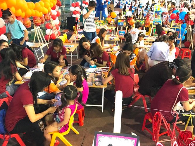 Các em nhỏ đã được thả mình vào không gian vui chơi ấm áp yêu thuiơng