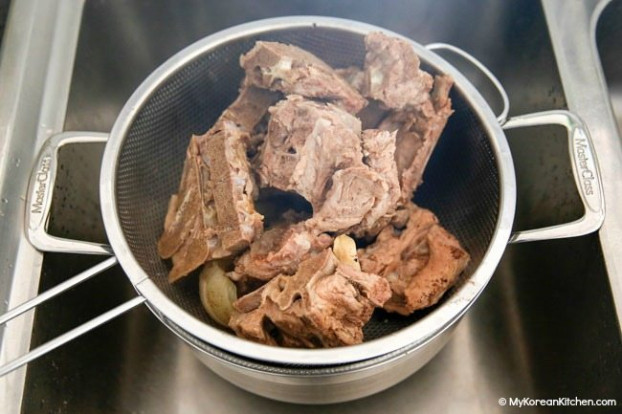 Trời lạnh, kết hợp xương heo với khoai tây theo công thức này là có bữa tối ngon xuất sắc ảnh 6 Trời lạnh, kết hợp xương heo với khoai tây theo công thức này là có bữa tối ngon xuất sắc 5