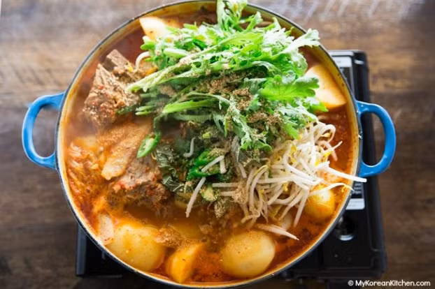 Trời lạnh, kết hợp xương heo với khoai tây theo công thức này là có bữa tối ngon xuất sắc 0