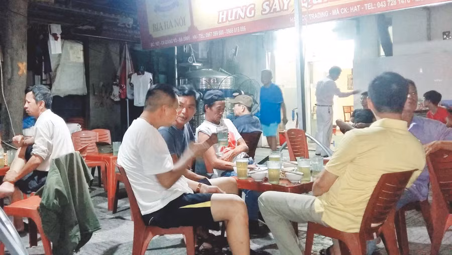 Dù sơ sài đơn giản nhưng nhiều quán bia vẫn rất cần người quản lý