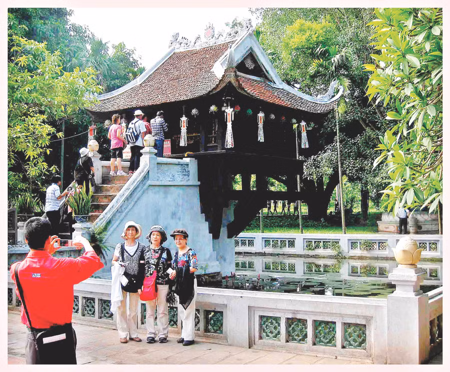 Chùa Một Cột luôn là điểm đến của du khách khi ghé thăm Hà Nội