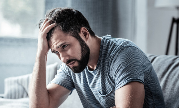 Ly hôn chắc chắn là một trải nghiệm cô đơn đối với đàn ông. (Ảnh: ITN).