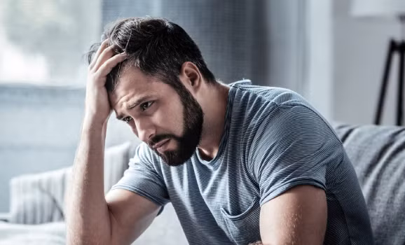 Ly hôn chắc chắn là một trải nghiệm cô đơn đối với đàn ông. (Ảnh: ITN).