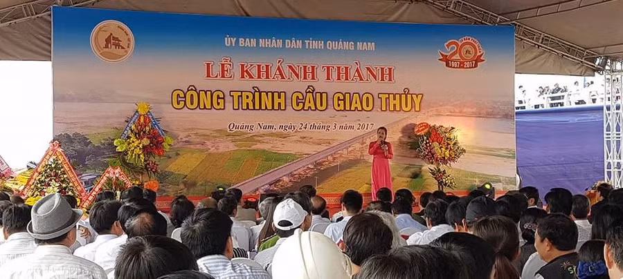 Cầu Giao Thủy được khánh thành tạo sự thuận lợi cho người dân ở các huyện Đại Lộc, Duy Xuyên, Nông Sơn, Quế Sơn, rút ngắn thời gian lưu thông đến thành phố Đà Nẵng.