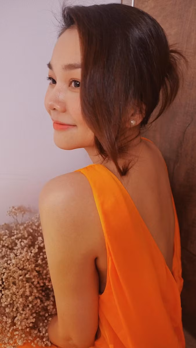 Ở nhà chống dịch, siêu mẫu Thanh Hằng được khen “xinh xỉu” qua loạt ảnh tự chụp ảnh 2