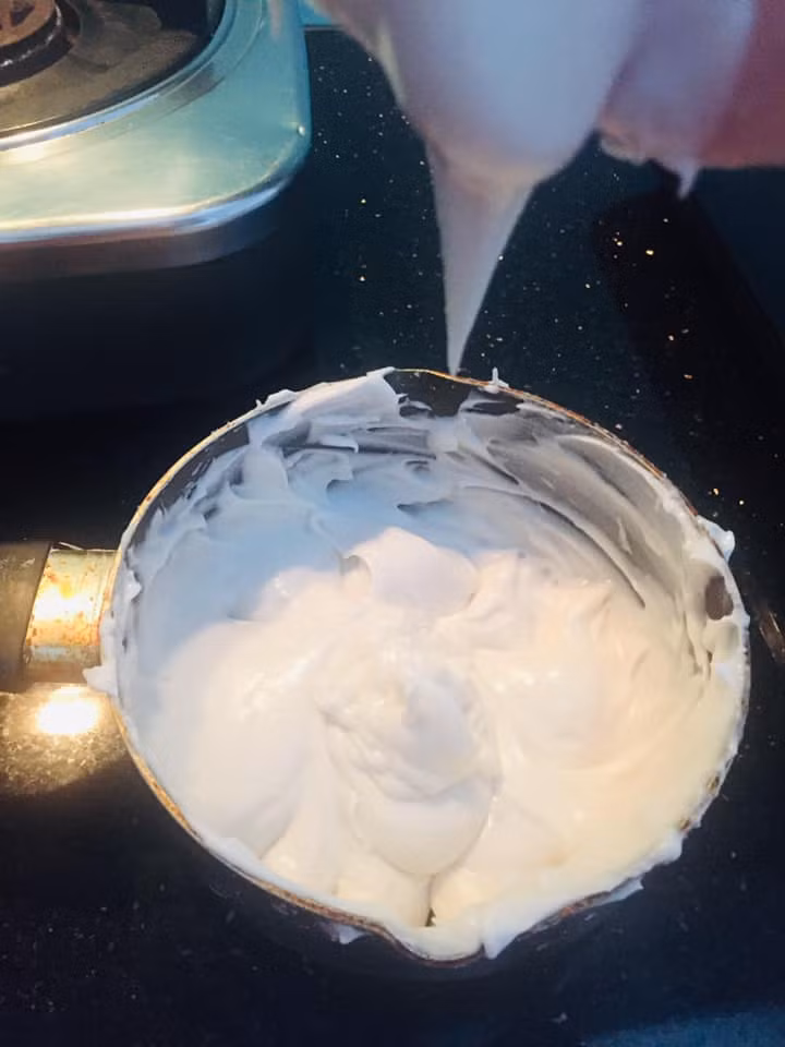 Trộn nhồi bột đặc dẻo như này là đạt.