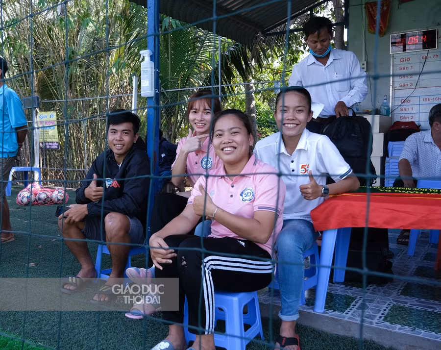 Khán giả hào hứng trước trận chung kết.