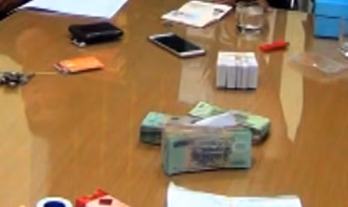 Tang vật cơ quan điều tra thu giữ trên người Bằng. Tang vật cơ quan điều tra thu giữ trên người Bằng.