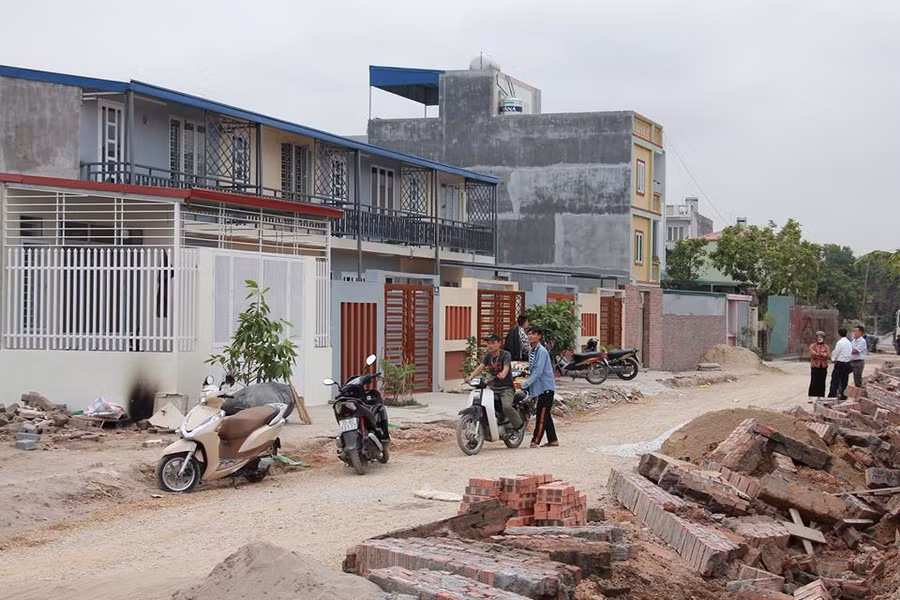 Khu đất sau đó được Bộ quốc phòng bàn giao cho thành phố Khu đất sau đó được Bộ quốc phòng bàn giao cho thành phố