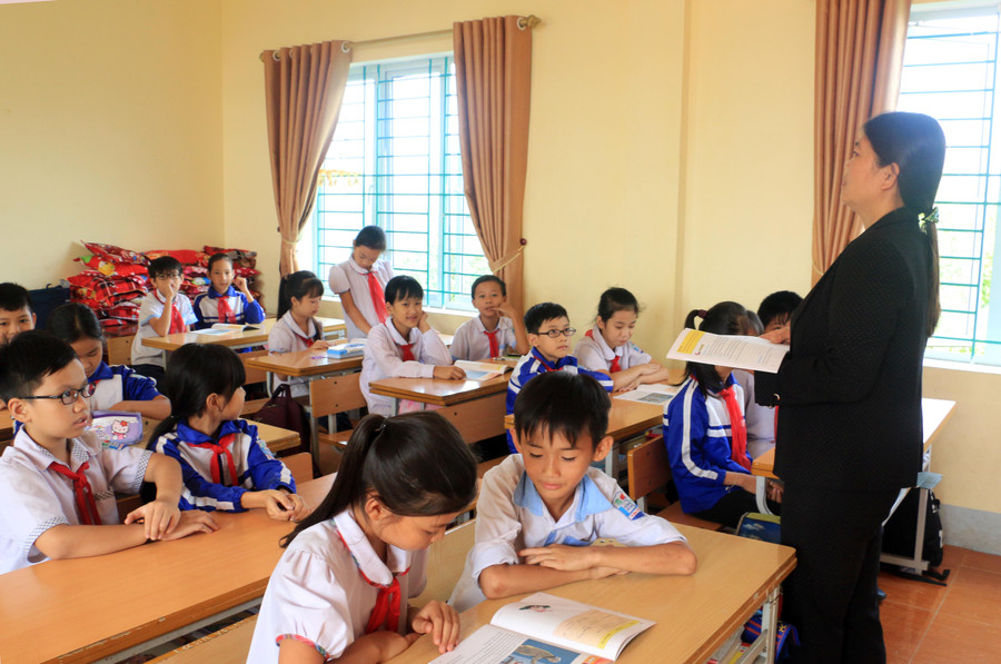 Trong giờ học tại Trường TH Tân Phượng (Đoan Hùng, Phú Thọ)