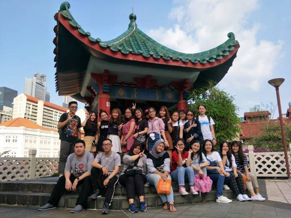 Ngoài chương trình học tập, các sinh viên ICAEW còn được trải nghiệm và tìm hiểu văn hóa của Singapore Ngoài chương trình học tập, các sinh viên ICAEW còn được trải nghiệm và tìm hiểu văn hóa của Singapore