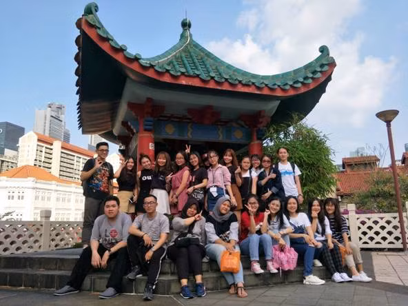 Ngoài chương trình học tập, các sinh viên ICAEW còn được trải nghiệm và tìm hiểu văn hóa của Singapore