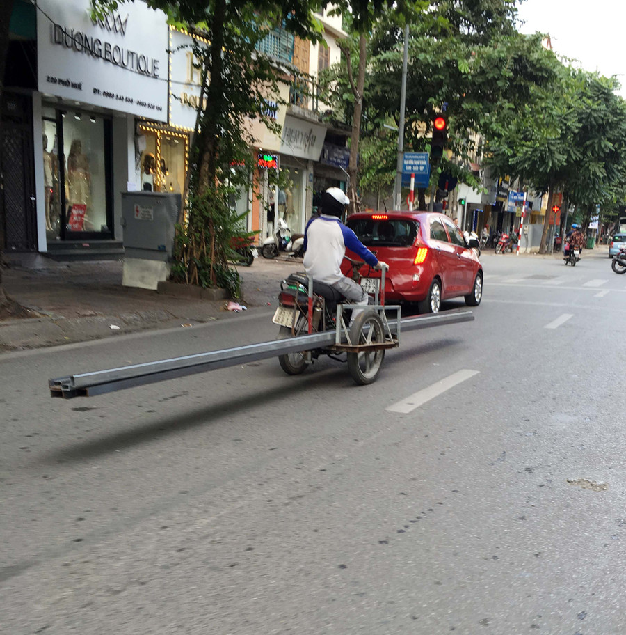 Nguy hiểm luôn rình rập các phương tiện khác Nguy hiểm luôn rình rập các phương tiện khác