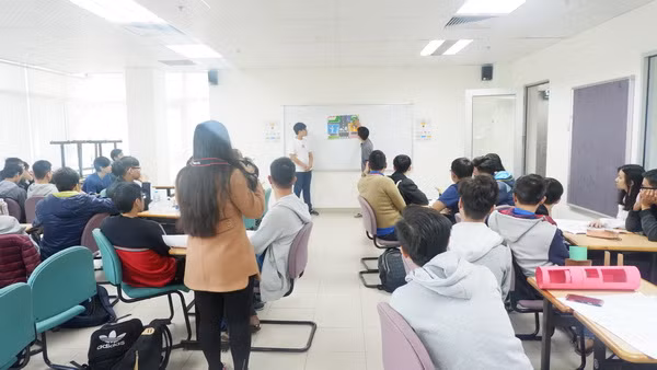 Thí sinh đang thuyết trình ý tưởng dự thi