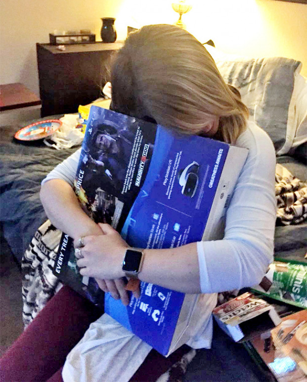 14 bức ảnh chứng minh ngôn tình vẫn hiện hữu ngoài đời thực ảnh 2 Người yêu cũ của bạn gái tôi đã trộm PS4 của cô ấy, vậy nên tôi mua cho cô ấy một cái mới