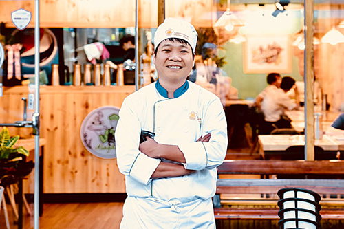 Đoàn Ngọc Quang bên trong nhà hàng ẩm thực Việt Nam của anh tại Seoul. Ảnh: Luân Vũ Đoàn Ngọc Quang bên trong nhà hàng ẩm thực Việt Nam của anh tại Seoul. Ảnh: Luân Vũ