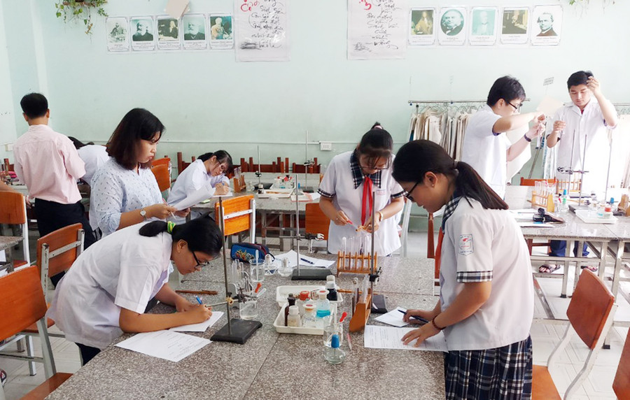 Bài tập thực hành là một trong những tiêu chí đánh giá năng lực HS trong môn học. Ảnh: Đức Chiêm Bài tập thực hành là một trong những tiêu chí đánh giá năng lực HS trong môn học. Ảnh: Đức Chiêm