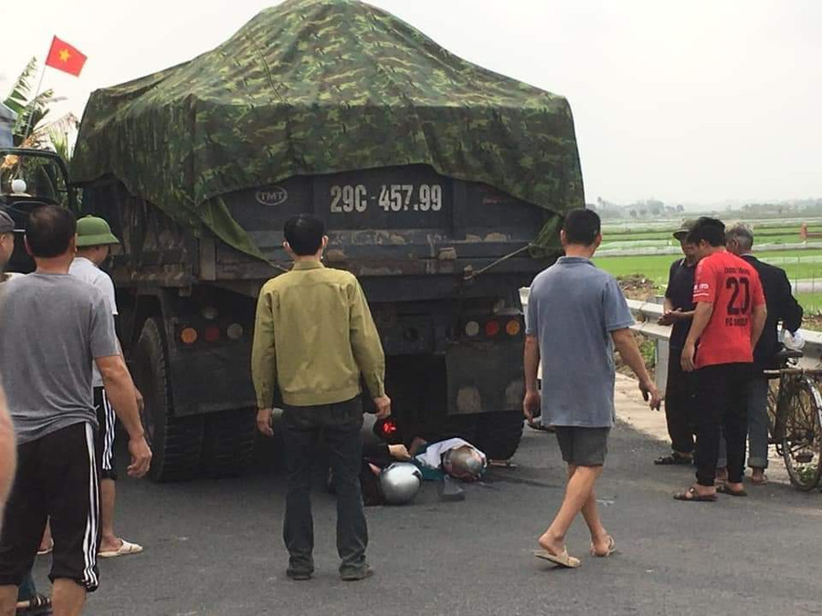 Nam Định: Nữ sinh tử vong, cô giáo nguy kịch sau tai nạn giao thông