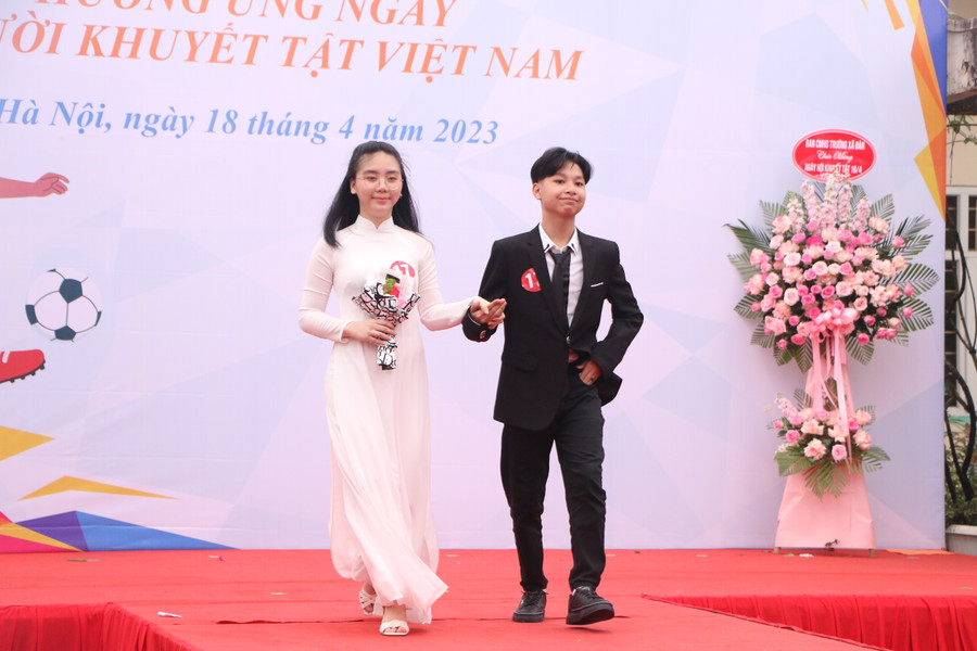 Tà áo trắng tinh khôi luôn là thứ không thể thiếu của tuổi học trò.