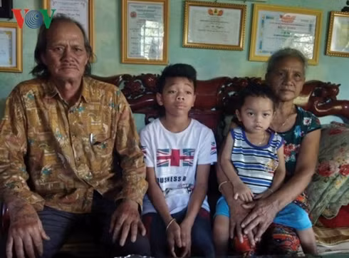 vuot qua hu tuc co gai gia lai lam nen co tich giua doi thuong hinh 2