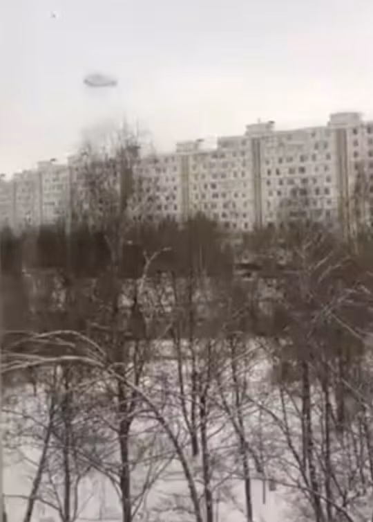 “Chiếc nhẫn đen” kỳ lạ trên bầu trời Nga - 1