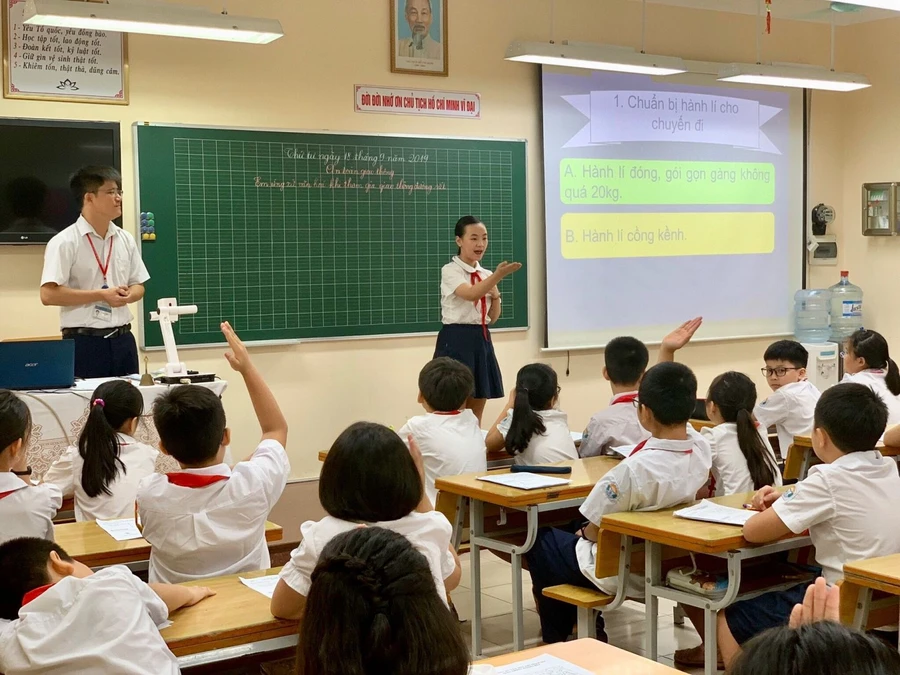 Một tiết học giáo dục an toàn giao thông tại trường tiểu học Trần Quốc Toản (quận Hoàn Kiếm, Hà Nội)