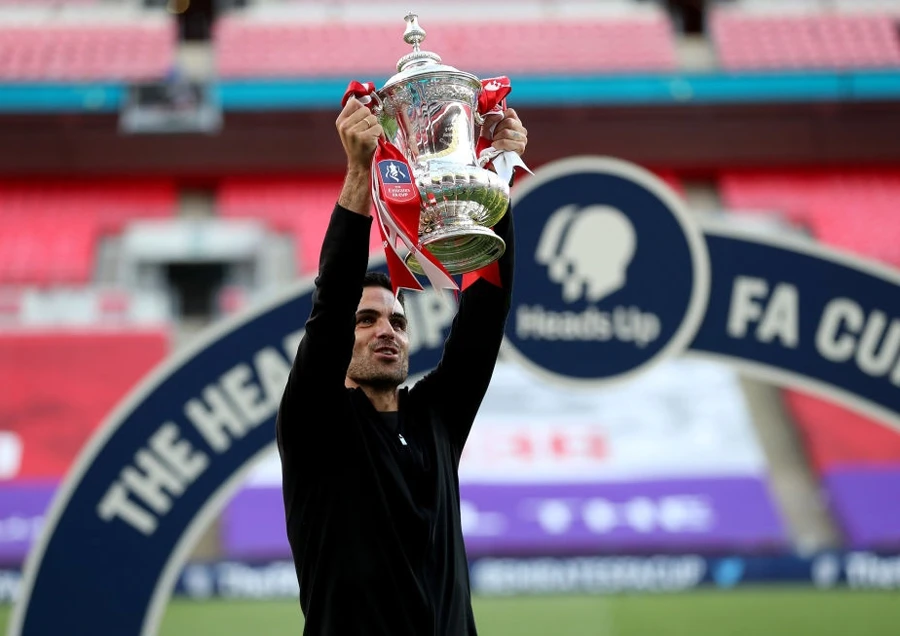 Arteta giành danh hiệu đầu tiên chỉ sau 7 tháng dẫn dắt Arsenal.