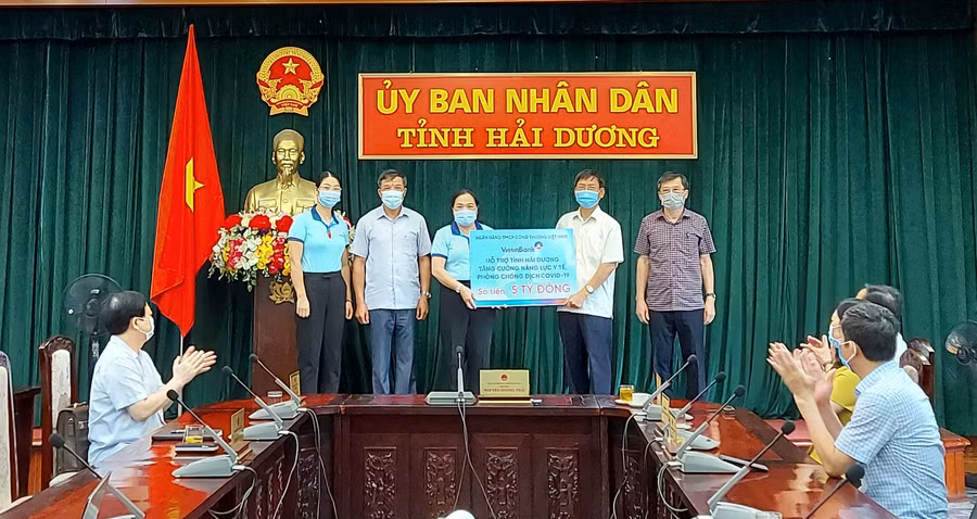 VietinBank ủng hộ tỉnh Hải Dương 5 tỷ đồng phòng, chống dịch COVID-19