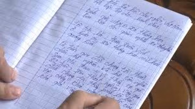 Một trong những lá đơn xin thoát nghèo của người dân vùng khó khăn. Ảnh minh họa.